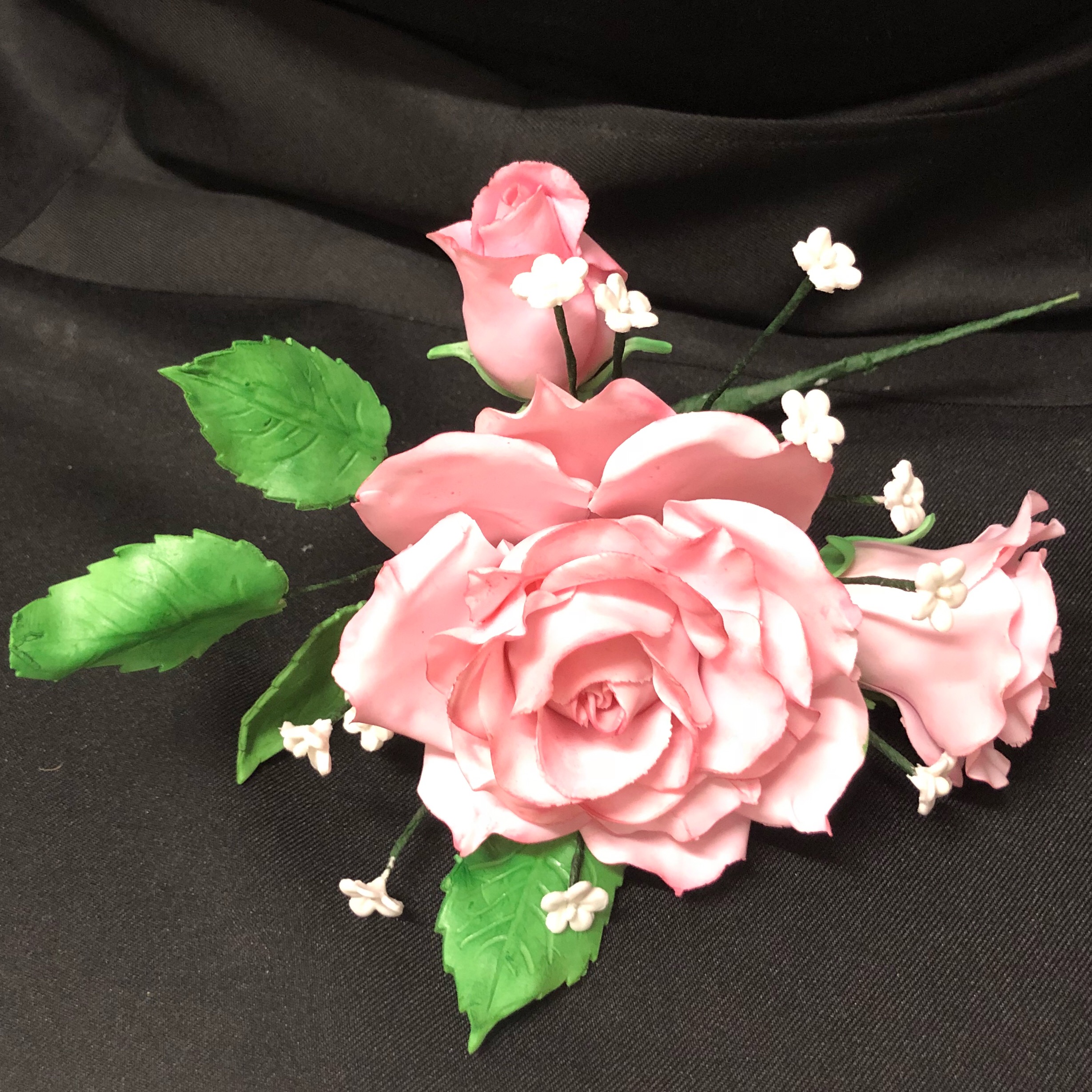 Roses, boutons, orchidées